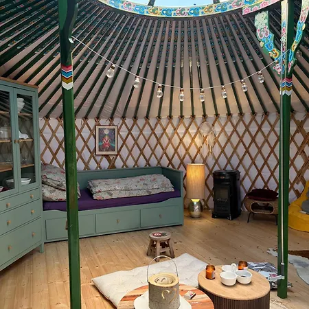 Bouda Na Brehu Glamping *